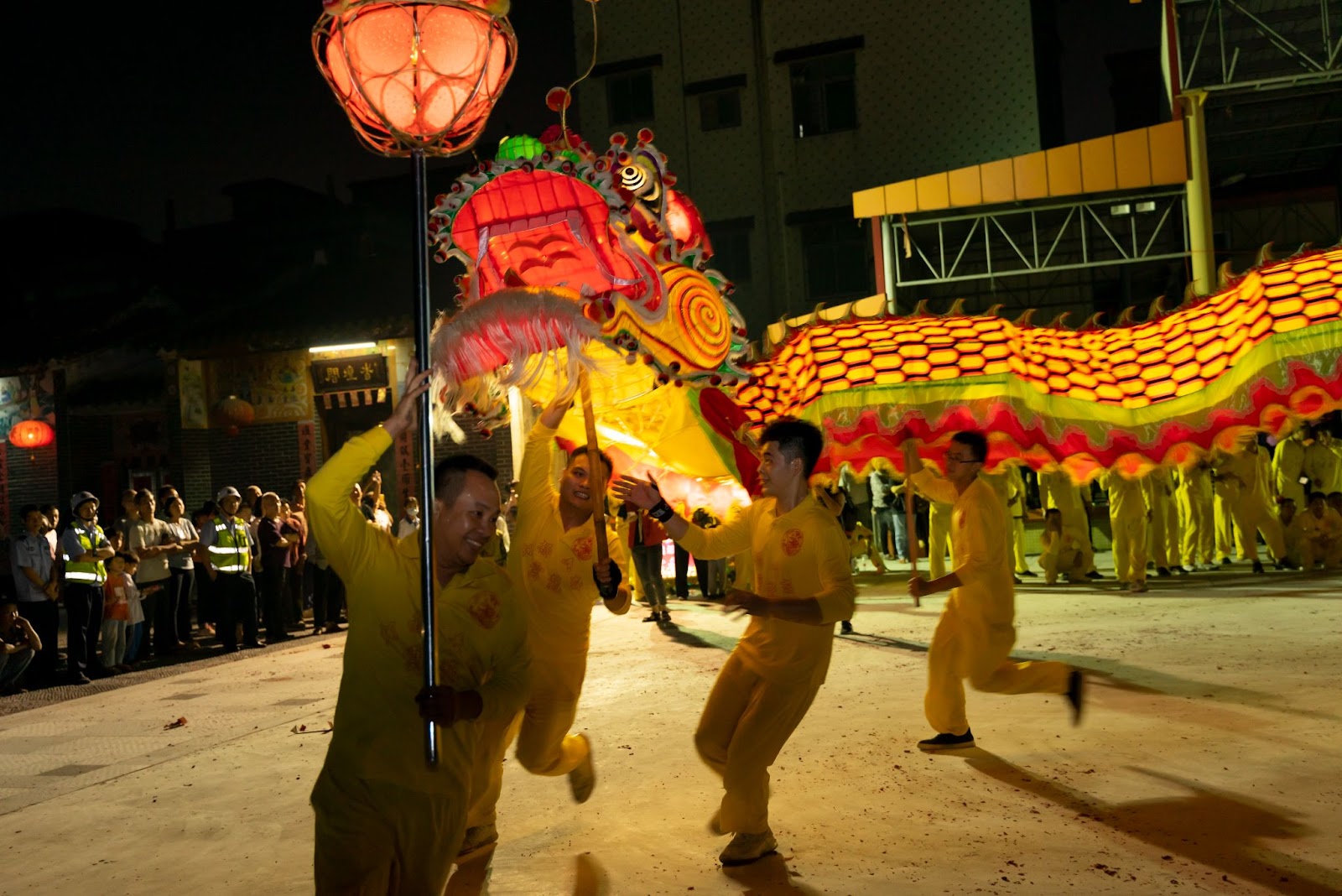 The Dragon Dance is one of the most emblematic events of the Spring Festival