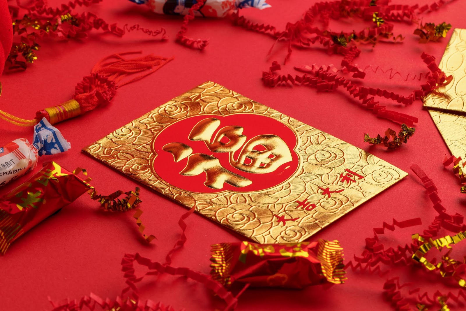 Gold paper is auspicious, bringing prosperity for the year